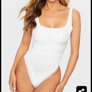 Pretty Little Thing Cup Detail Scoop Neck Bodysuit